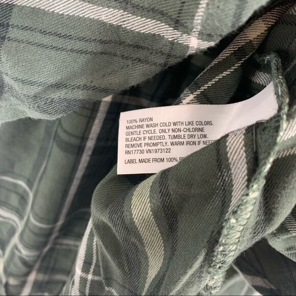 Universal Thread Green Plaid V-Neck Pullover Blouse Women's Size XS NWT - Picture 5 of 6